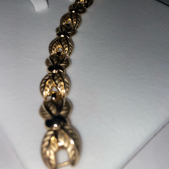 Trifari bracelet with a crown  the best of trifari - Picture 7 of 10